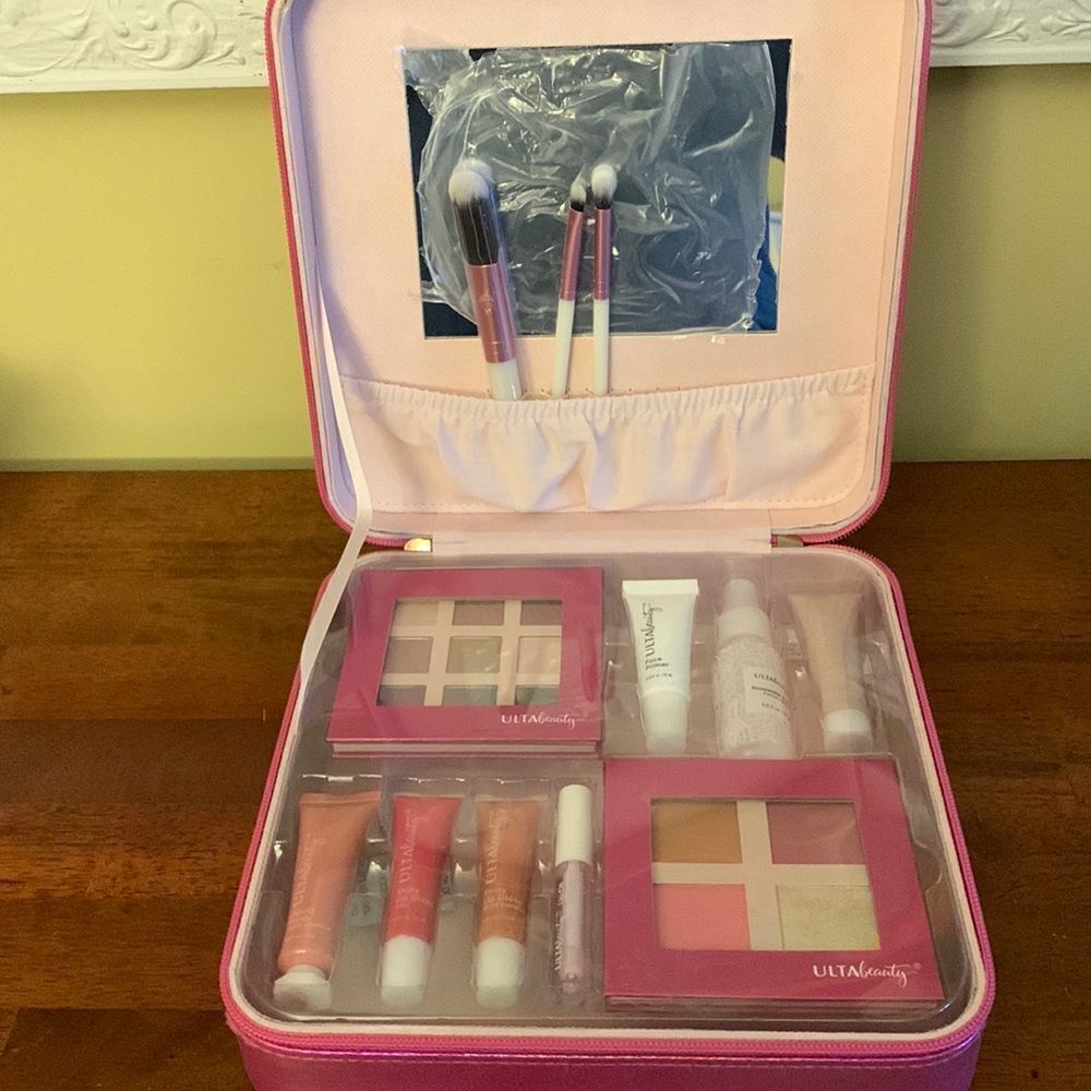 Ultra beauty makeup collection with beautiful zippered case